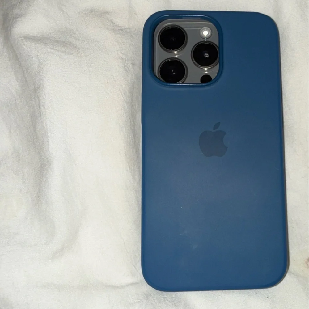 Apple Silicone Case with MagSafe for iPhone 12 Pro Capri Blue
